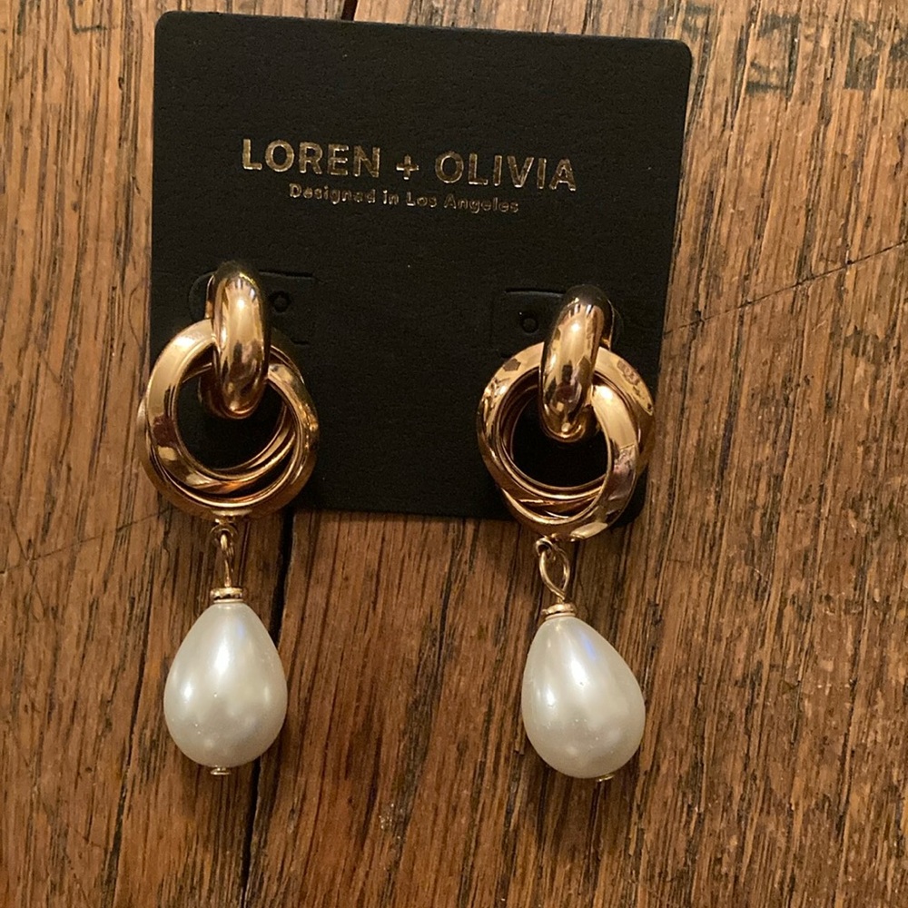 Loren + Olivia Gold Tone & “Pearl” Dangle Earrings NWT - Picture 3 of 6